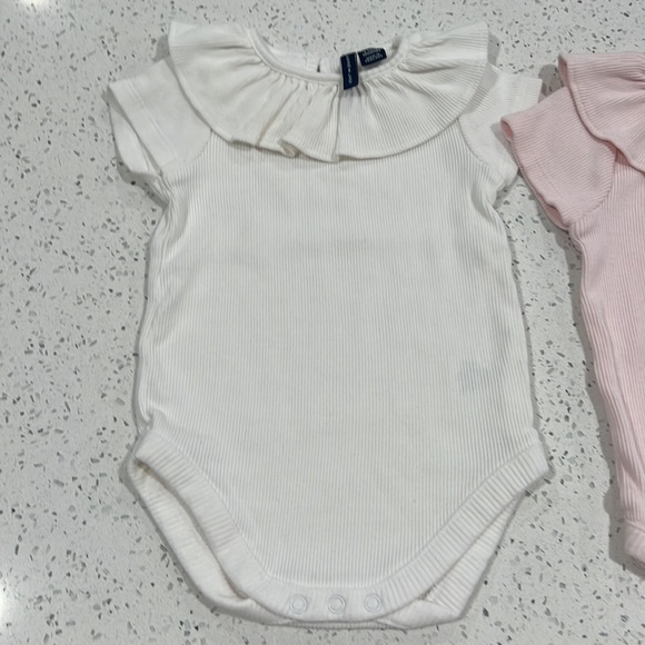 Baby Ruffles Collar Ribbed Bodysuit 6-12 months - Picture 6 of 7